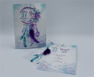 Προσκλητήρια βάπτισης πολυτελείας F005 dream catcer ονειροπαγίδα σε ρυζόχαρτο και μεταλλικό ιριδίζον χαρτί, της εταιρίας NewAge invitations