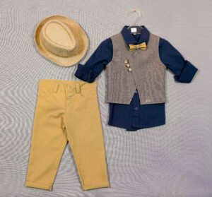 Ρουχαλάκια για αγόρι ΑΕ45 Ρούχο βάπτισης σε χρωματισμούς μπλε, μπεζ και κίτρινους|  ΑΕ45 Νο-2 (12-24 μηνών) Ρουχαλάκια για αγόρι - "Ρουχαλάκι για το μικρό σας αντράκι" Μοντέρνα σχέδια με την καλύτερη ποιότητα ραπτικής. Ένας ιδιαίτερα μοντέρνος συνδυασμός που θα κάνει το αγόρι σας να ξεχωρίζει. Το εξαιρετικό μπεζ γιλέκο ταιριάζει ιδανικά με το μπλε σκούρο πουκάμισο και το παντελόνι σε κίτρινη απόχρωση ολοκληρώνει το σύνολο. Αξεσουάρ το καπελάκι και το παπιγιόν.