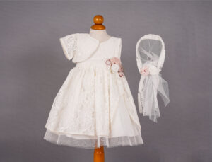 Ρουχαλάκια για κορίτσι Κ54Ε Φορεματάκια βάπτισης σε λευκό - ροζ χρωματισμούς με ροζ λουλουδάκια| Κ54Ε Νο-1,2,3 Ρουχαλάκια για κορίτσι - "Φόρεμα για τη μικρή σας πριγκίπισσα" Μοντέρνα σχέδια με την καλύτερη ποιότητα ραπτικής. Ένας ιδιαίτερα μοντέρνος συνδυασμός που θα κάνει το κοριτσάκι σας να ξεχωρίζει. Μαγνητίστε όλα τα βλέμματα!!! Το εξαιρετικό λευκό - ροζ φόρεμα με τα λουλουδάκια στη μέση, ταιριάζει ιδανικά με το λευκό μπολερό και η μπαντάνα σε απόχρωση λευκή ολοκληρώνει το σύνολο.