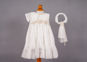 Ρουχαλάκια για κορίτσι Κ77 Φορεματάκια βάπτισης σε λευκούς χρωματισμούς | Κ77 Νο-1,2,3 Ρουχαλάκια για κορίτσι - "Φόρεμα για τη μικρή σας πριγκίπισσα" Μοντέρνα σχέδια με την καλύτερη ποιότητα ραπτικής. Ένας ιδιαίτερα μοντέρνος συνδυασμός που θα κάνει το κοριτσάκι σας να ξεχωρίζει. Μαγνητίστε όλα τα βλέμματα!!! Το εξαιρετικά λευκό φόρεμα με τα σομόν λουλουδάκια στη μέση, ταιριάζει ιδανικά με το λευκό μπολερό και η μπαντάνα για τα μαλλιά στις ίδιες αποχρώσεις ολοκληρώνει το σύνολο.